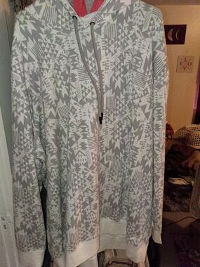 Light Gray & White Geometric Hoodie FOUNDRY